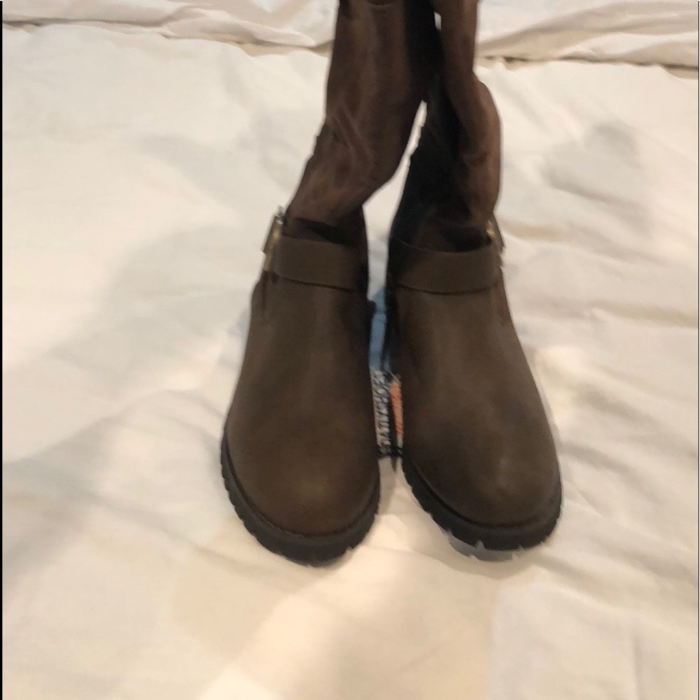 Boots - Picture 2 of 4